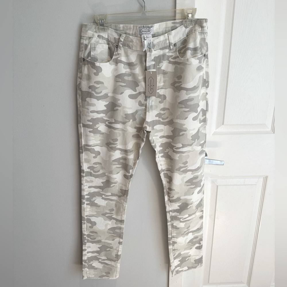 NWT Mud Pie White and Gray Camo Print Rory Skinny Jean, size M
